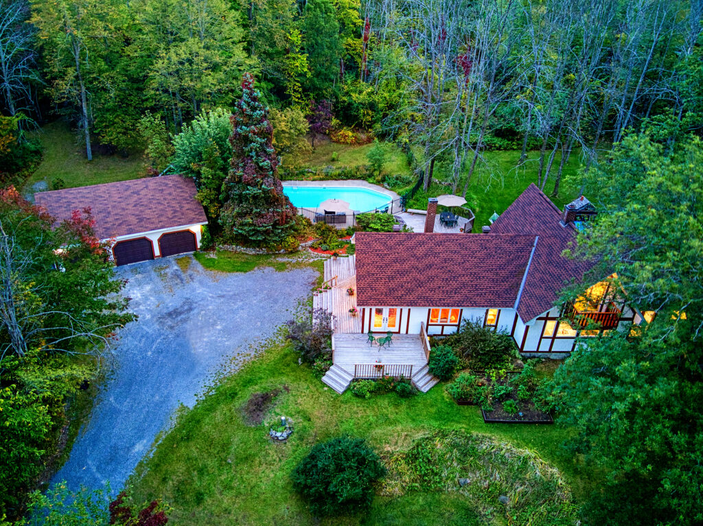 8.1 Acres with Pool in Dunrobin The Leading Ottawa Luxury Real Estate