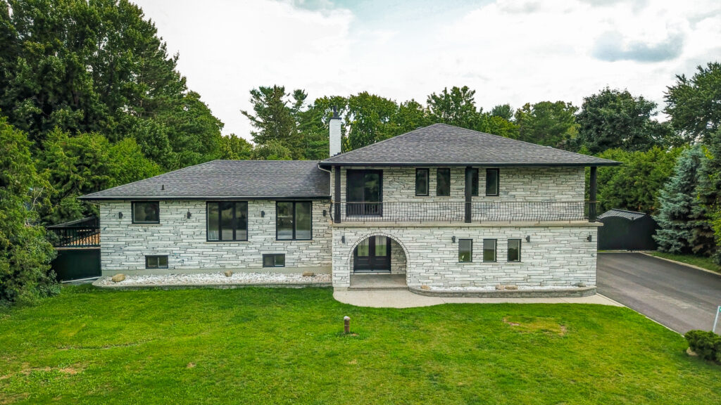 Spectacular family home in Hearts Desire! The Leading Ottawa Luxury