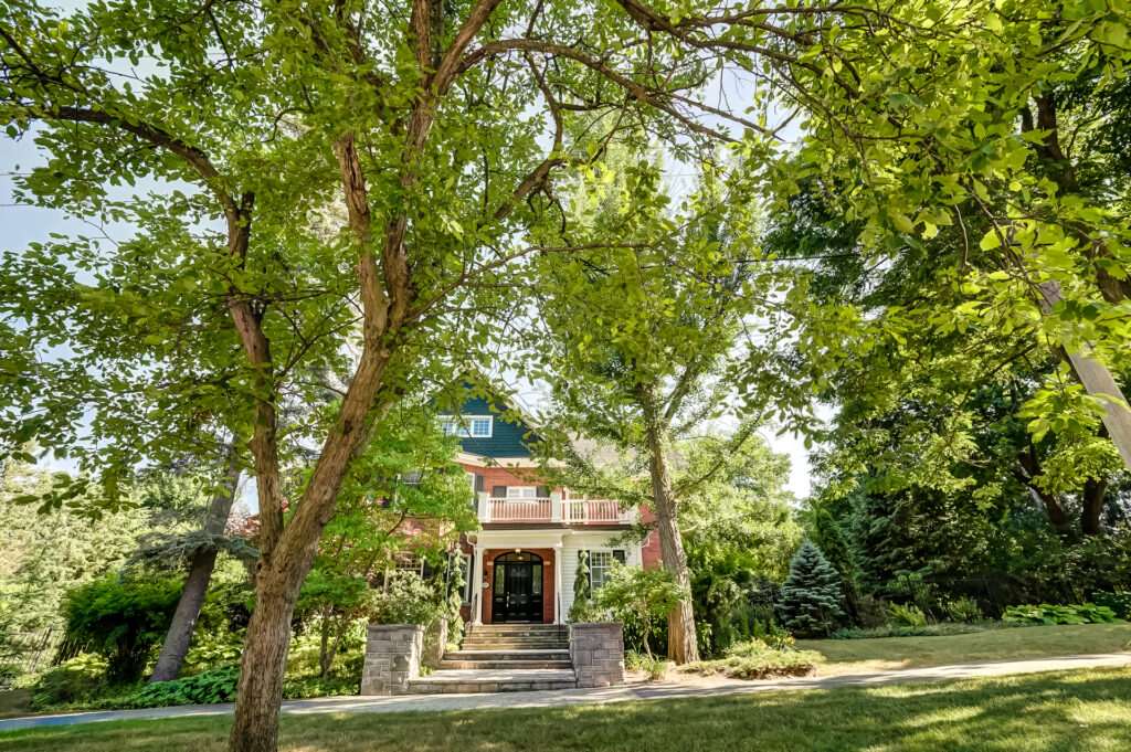 Incredible Home in the Old Village of Rockcliffe Park The Leading