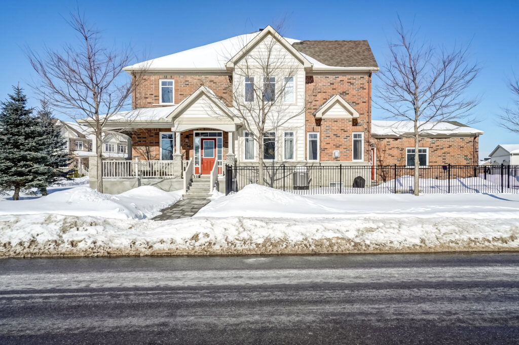 Beautifully Designed End Unit The Leading Ottawa Luxury Real Estate