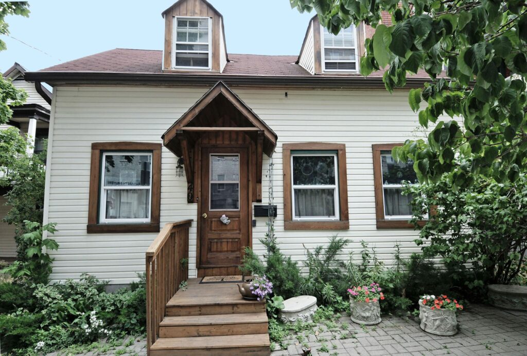 Charming Byward Market Cottage The Leading Ottawa Luxury Real Estate