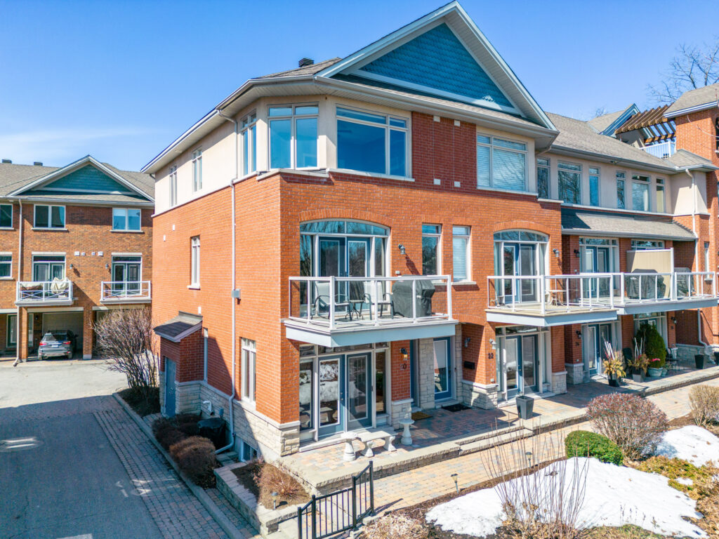 Beautiful 3Storey End Unit Townhome in the Glebe The Leading Ottawa
