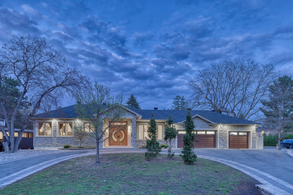 Sophisticated Bungalow with Outdoor Kitchen The Leading Ottawa Luxury