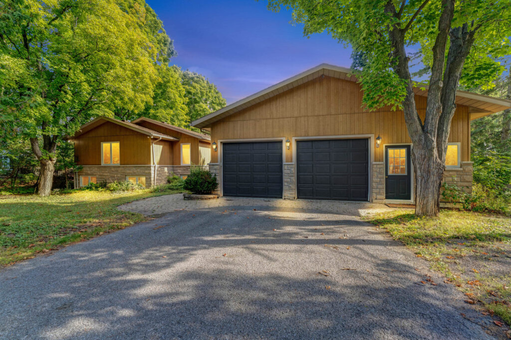 Dunrobin Waterfront! The Leading Ottawa Luxury Real Estate